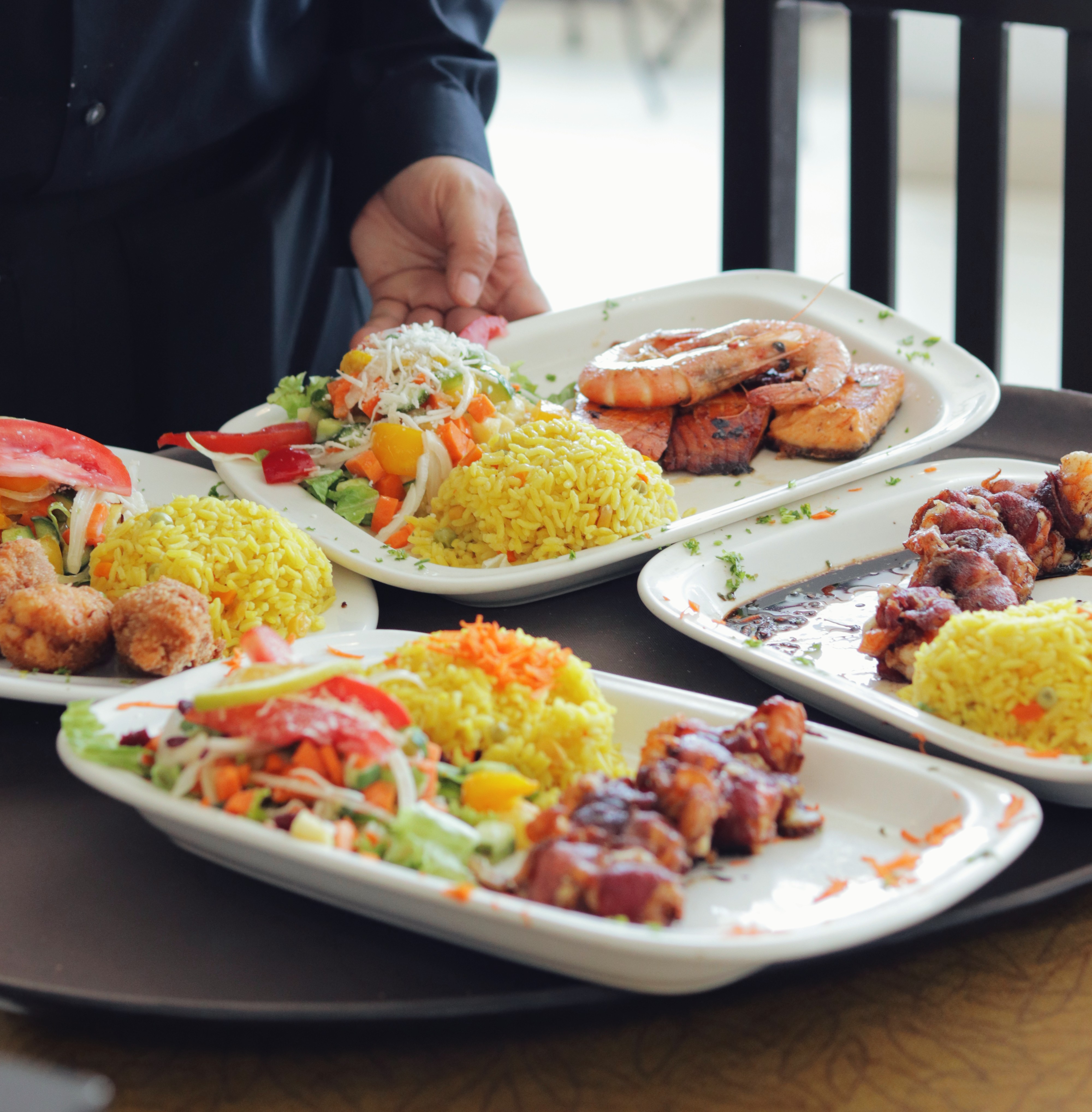 Platos en charola